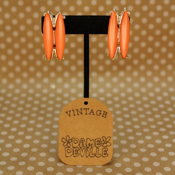 True Vintage Salmon Orange Oval on Gold toned Metal Clip Ons - Picture 1 of 3